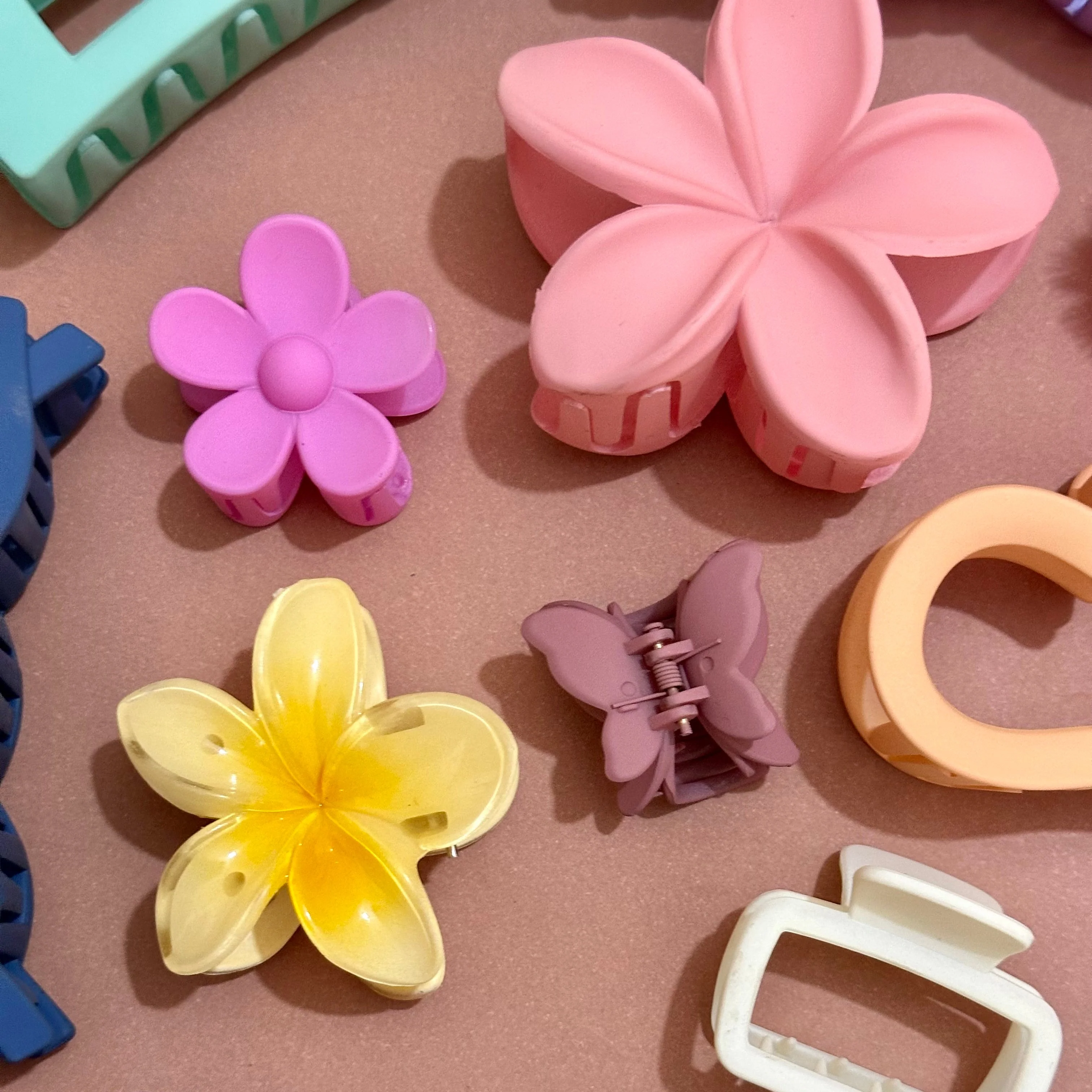 12pcs Colorful Claw Clips Bundle - Image 2