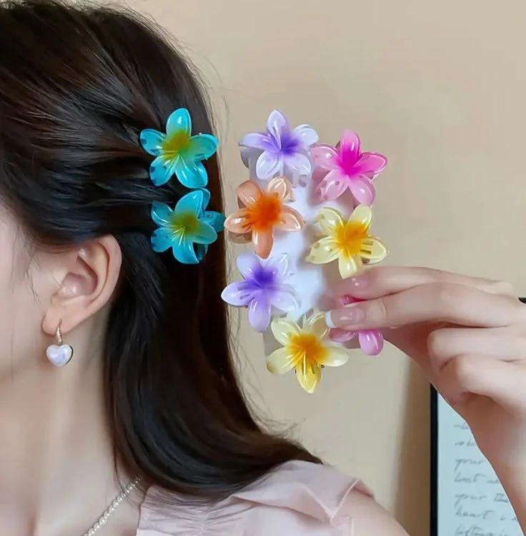 2pcs Mixed Color Small Floral Clips