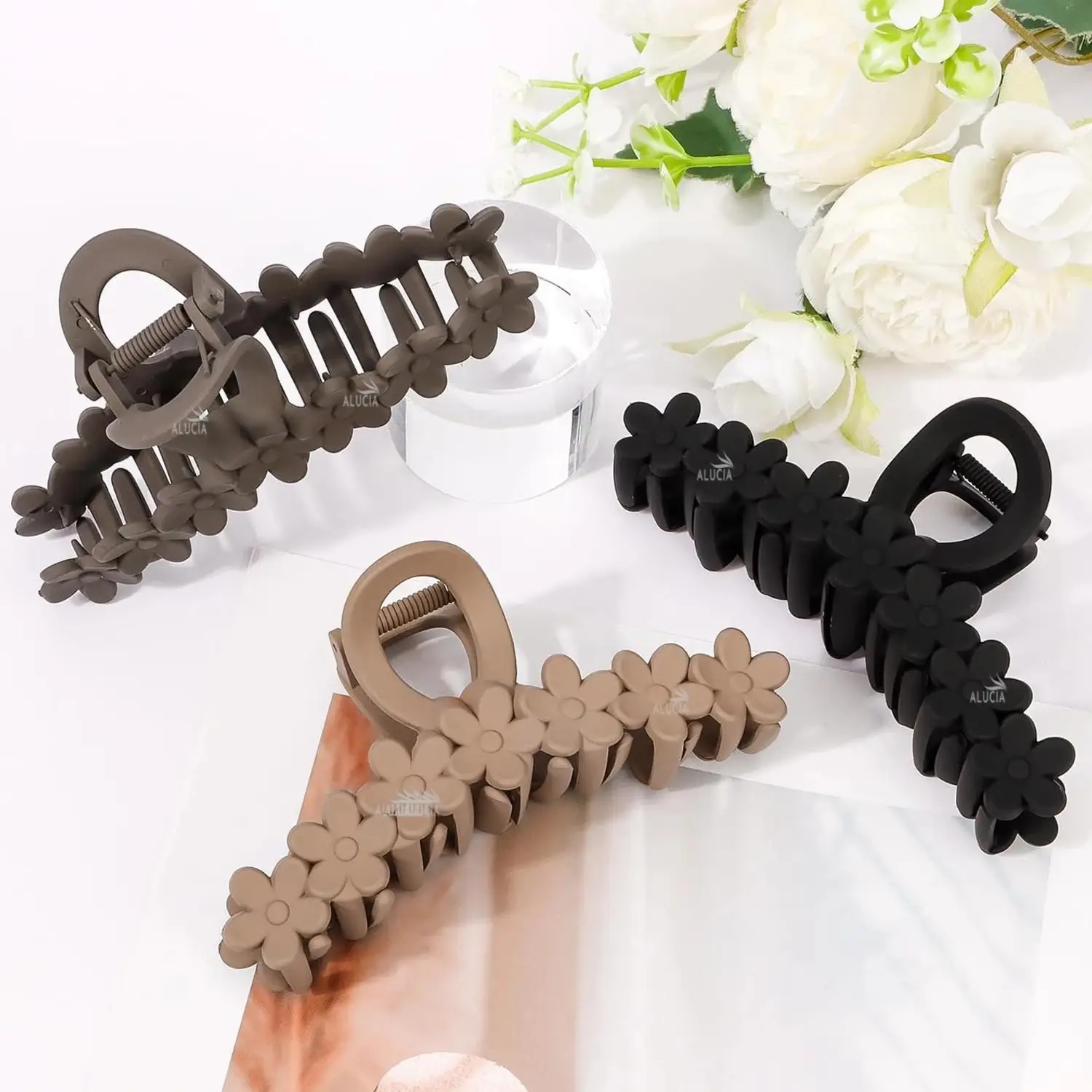 Chic Flower‑adorned Clip - Image 4