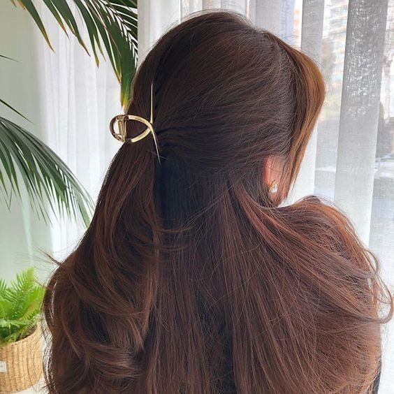 Chic Metal Twist Clip - Image 2