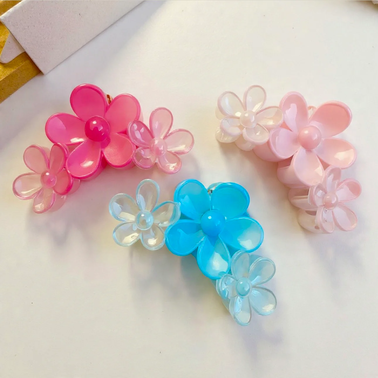 Crystal 3-Bloom Clip - Image 2