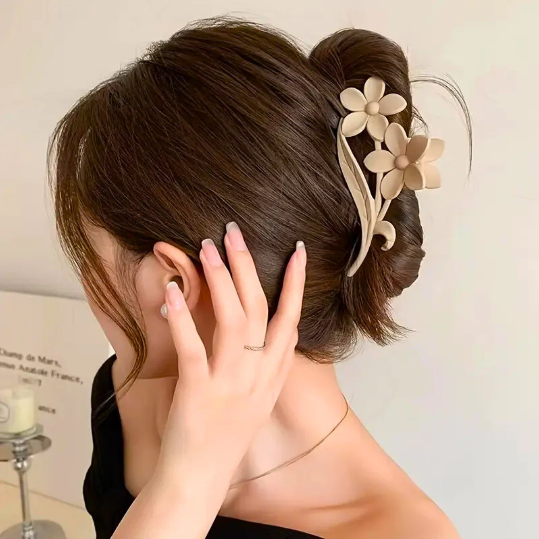 Floral Curve Matte Claws - Image 2