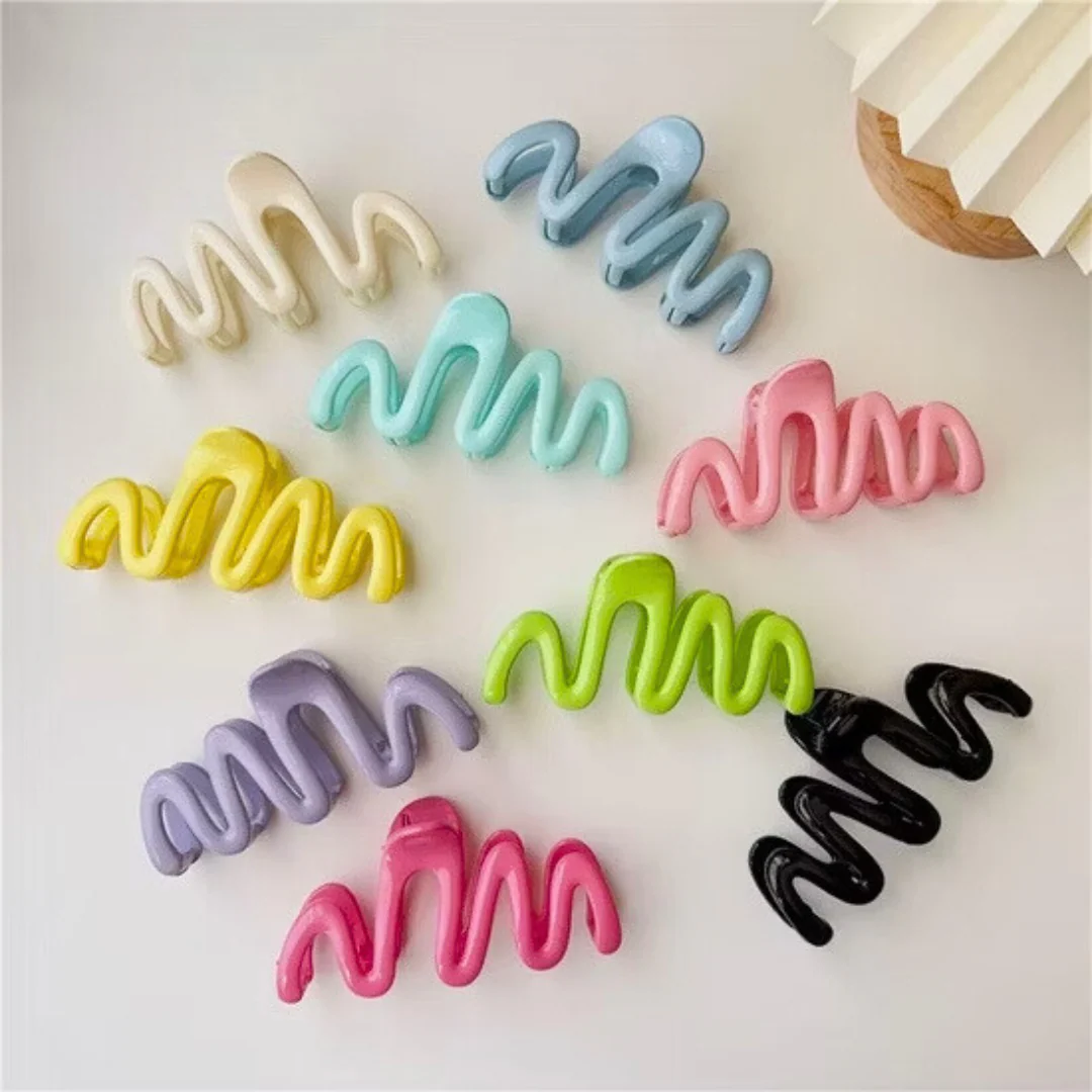 Large Wavy Claw Clip - Image 2