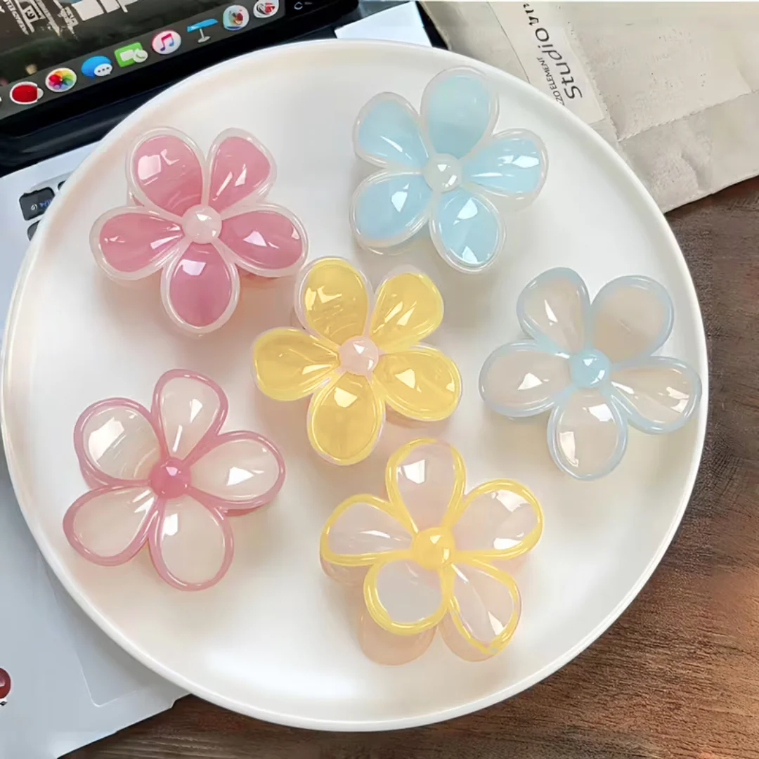 Soft Glossy Flower Clip - Image 2