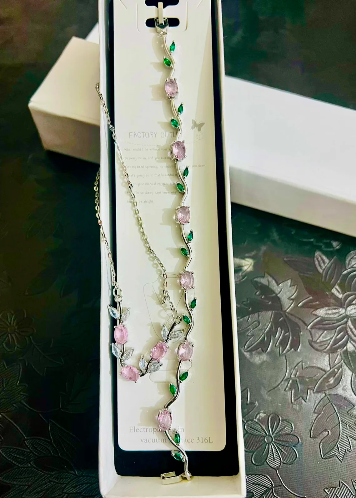 Tulip Bracelate and Necklace (with box) - Image 4